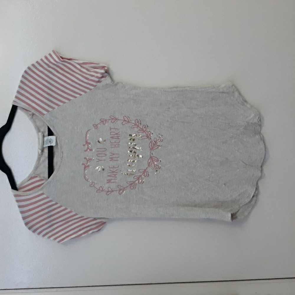 👚💫 Size M; Pink Letter Graphic Top